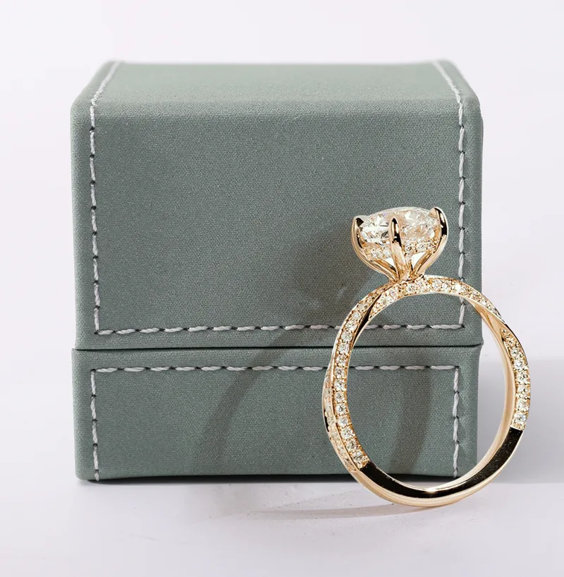 Lovely Prasinous Wedding Ring Box