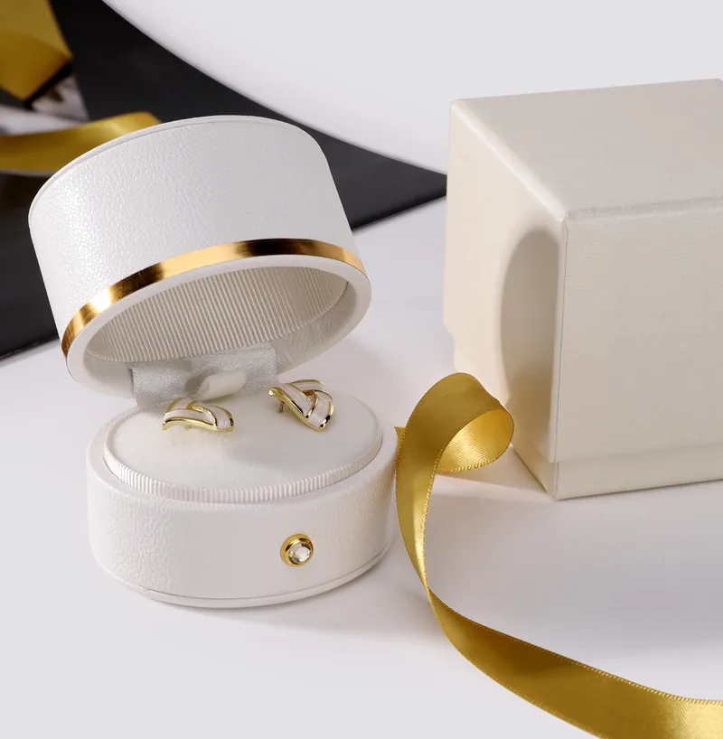 Oval Leather Ring Box