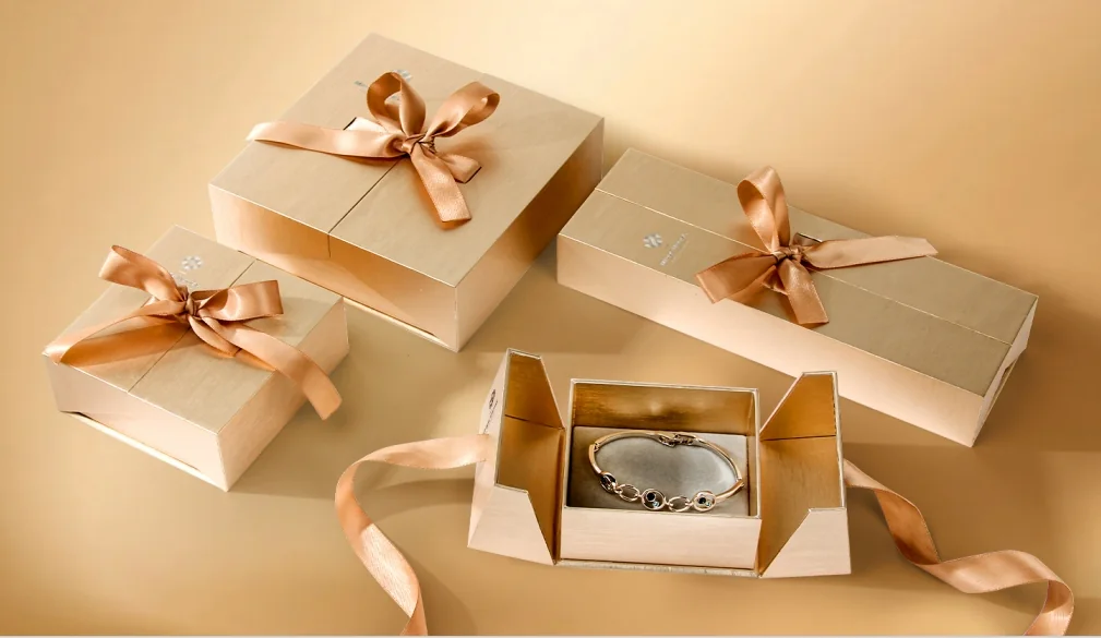 Jewelry presentation boxes and packaging details