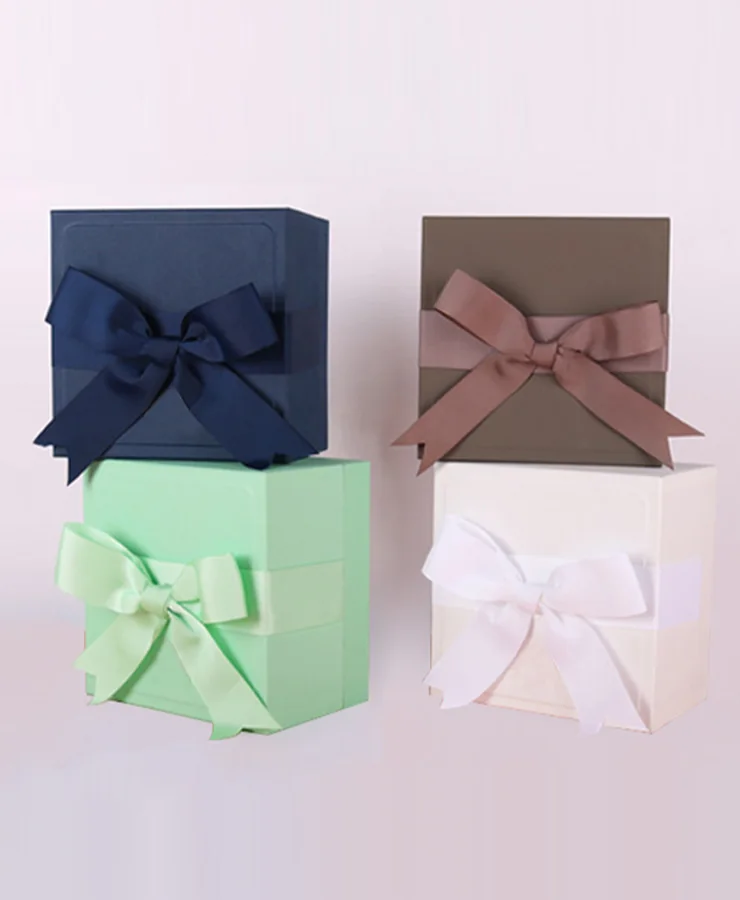 Jewelry presentation boxes and packaging details