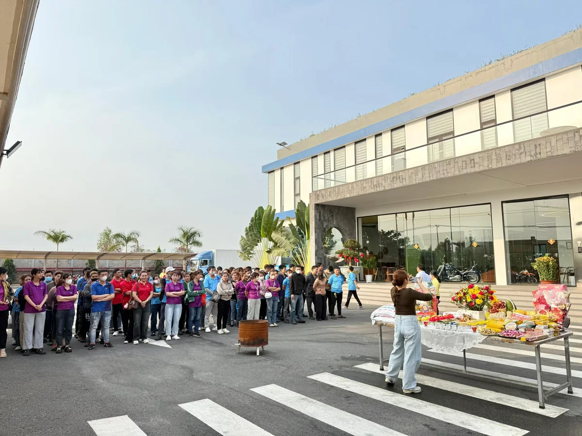 Historical company gathering photograph