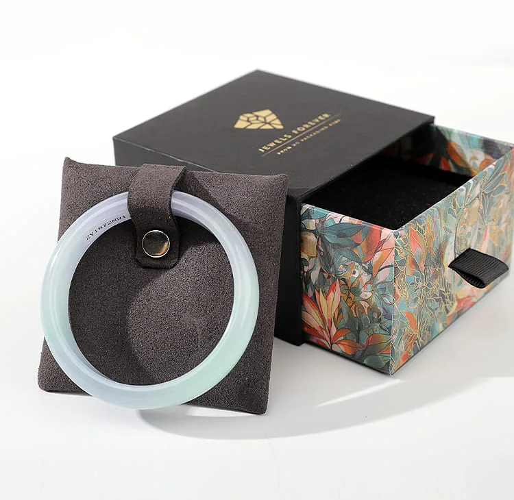 Jewelry presentation boxes and packaging details