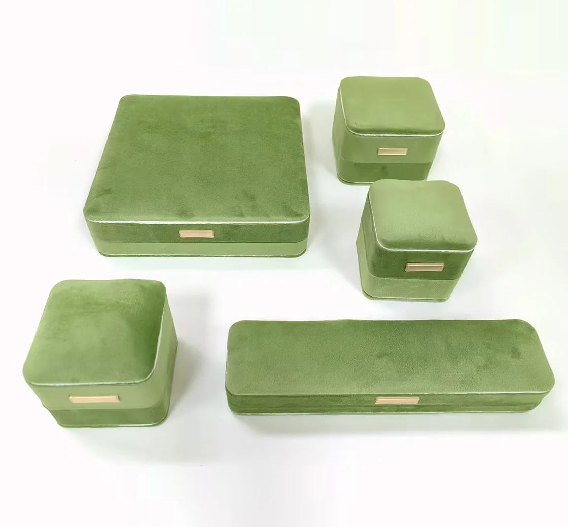 Round jewelry presentation box examples