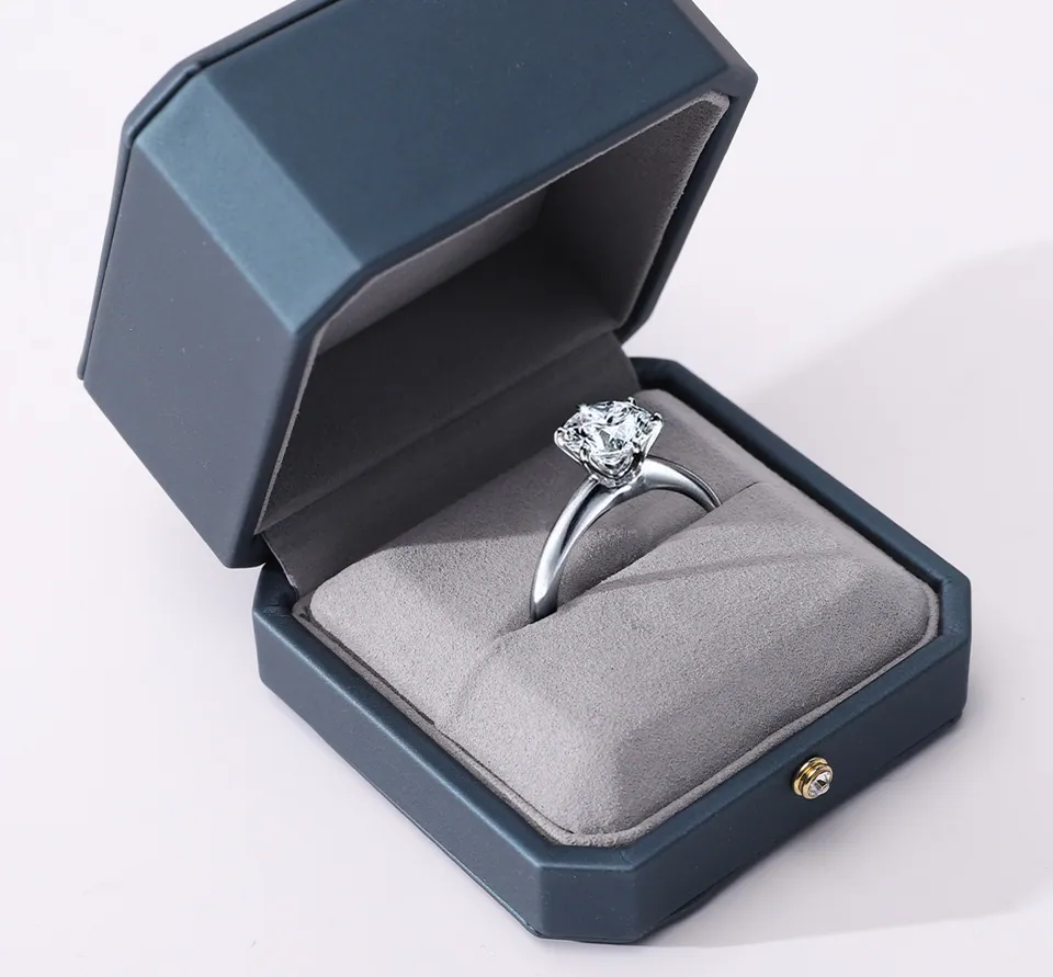Luxury Blue Diamond Ring Box — product view 1
