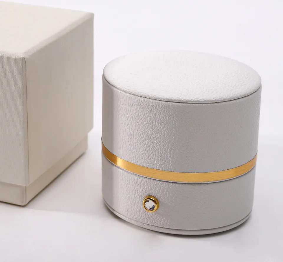 Oval Leather Ring Box — product view 1