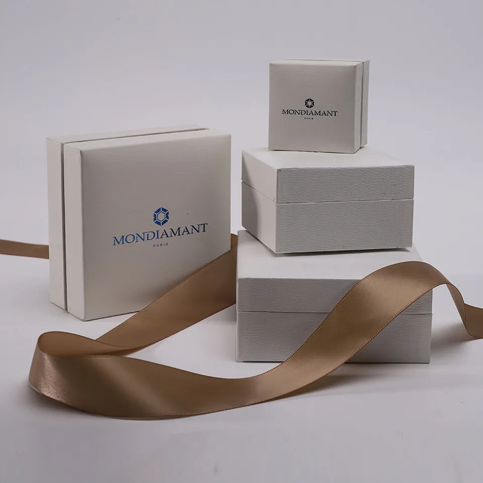 Branded White Luxury Ring Box Set — product view 1