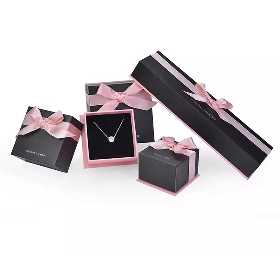 Pink&Black Earring Set Box — product view 1