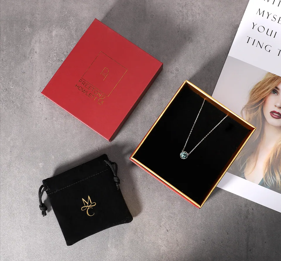 Red Necklace Jewelry Box — product view 1